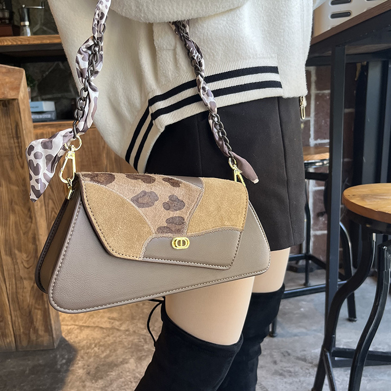 High end leopard print flap women's shoulder bag with personalized lock buckle flap chain women's bagOEMcustomization